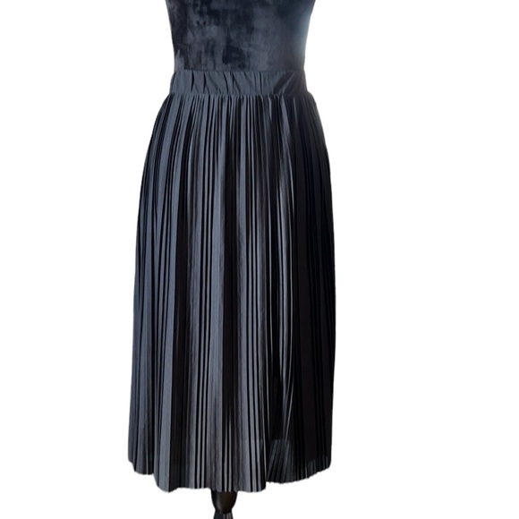 H&M Black Pleated Accordion Skirt - Size XS - Picture 6 of 7